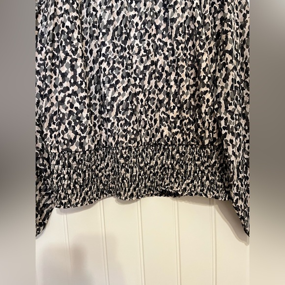 White House Black Market Top - Picture 9 of 9